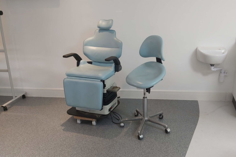 Belmont Pro II Knee-Break Chair (Used)